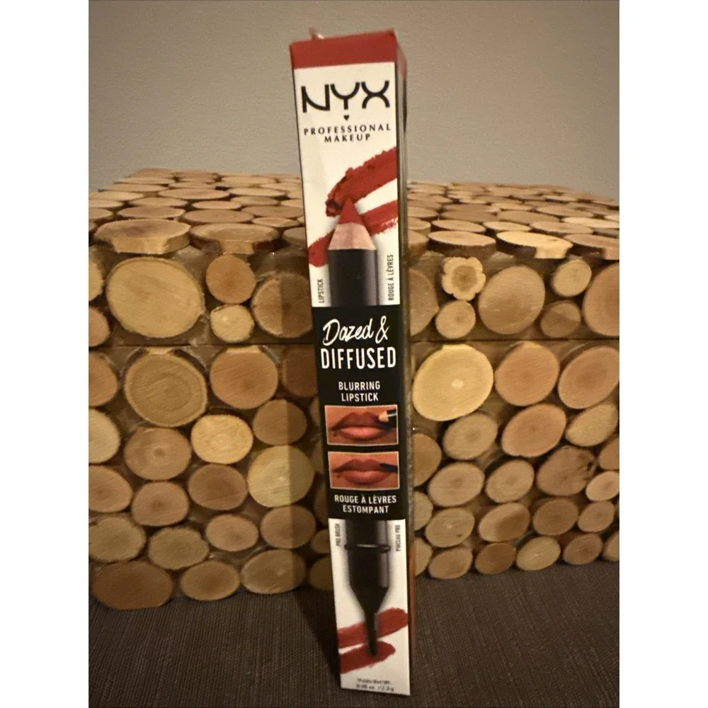 NYX Dazed & Diffused Blurring Lipstick - DDBL09 DAY DRINK NIB Box Damage